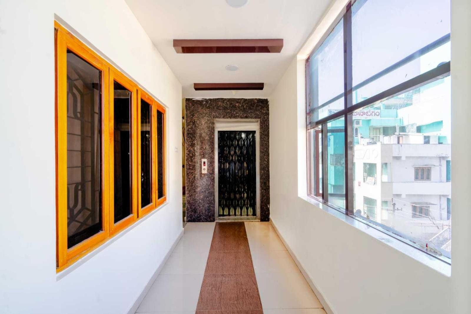 Oyo Surya Teja Residency Hotel Khammam Exterior photo